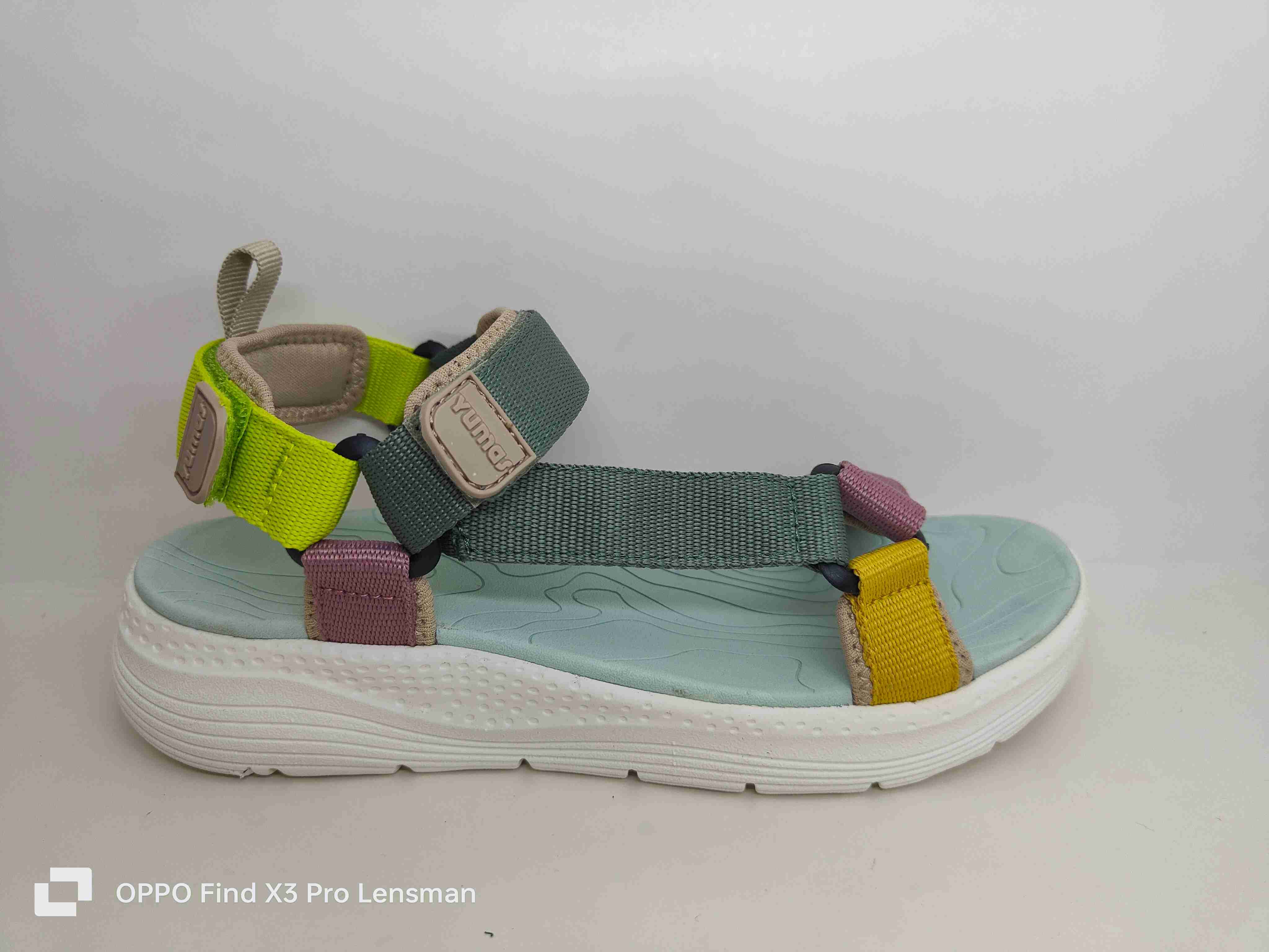 Colorful lightweight children's sandal